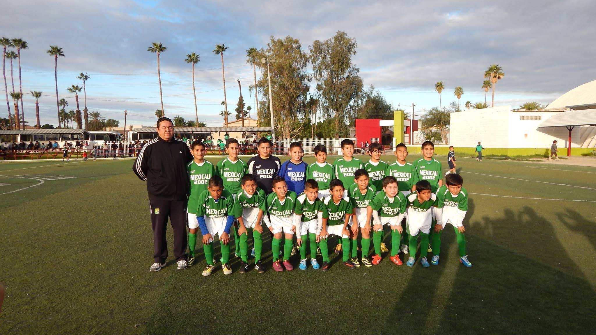 Ramses Serrano de niño jugando fútbol en Mexicali